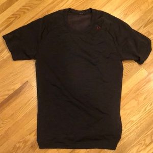 Lululemon dark purple shirt size small.